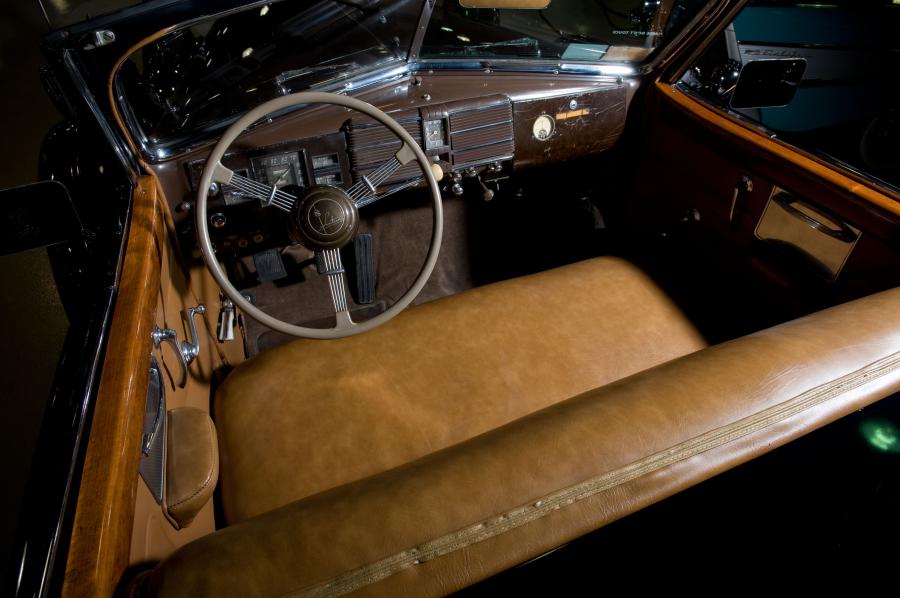  Cadillac V16 Presidential Convertible Parade Limousine by Fleetwood 1938 года  (фото 36 из 57)